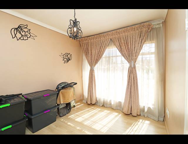 3 BEDROOM HOUSE FOR SALE IN KEW